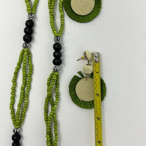 Vintage Green Acrylic and Black Wood Beads Jewelry 9 in. Necklace Earrings Set - Picture 13 of 14